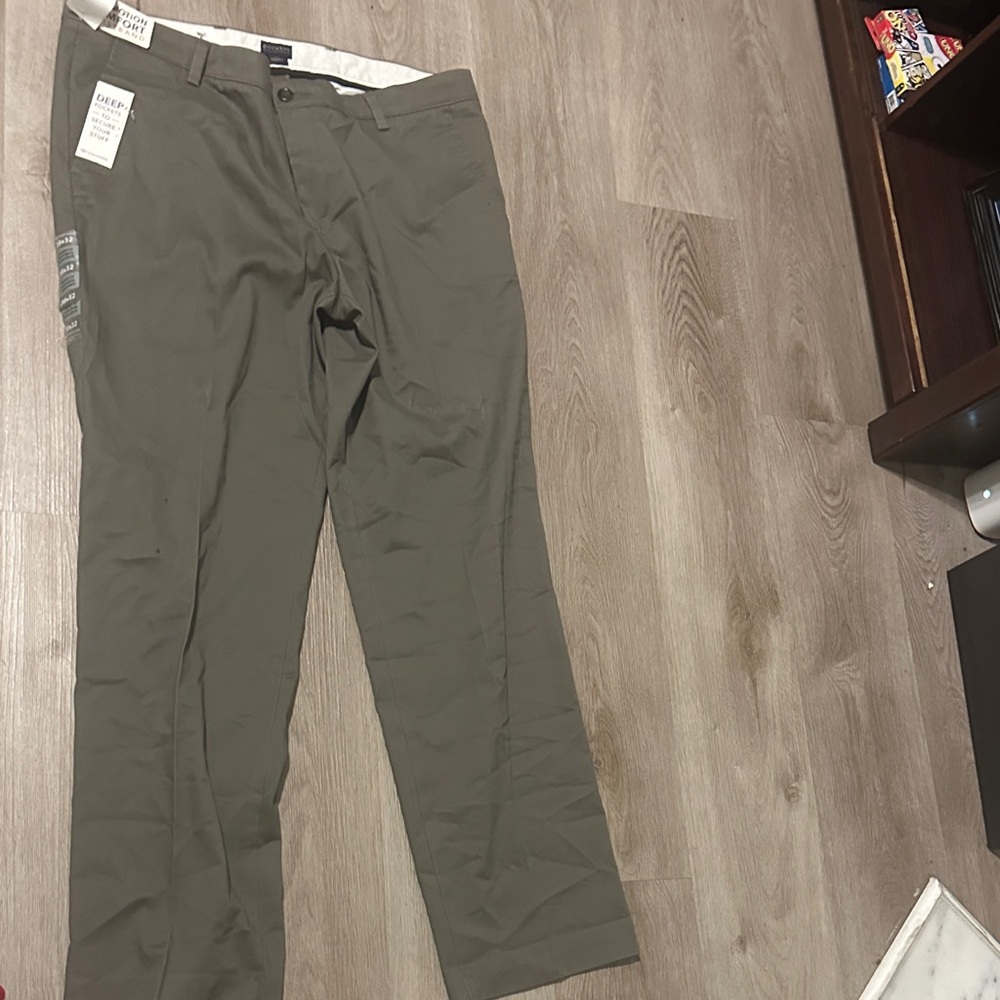 Dockers Men's Khaki Chinos